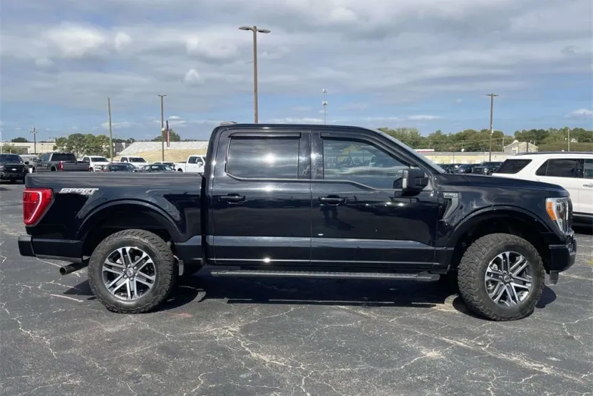 2021 Ford F-150 XLT photo 1