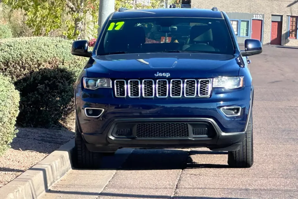 2017 Jeep Grand Cherokee Laredo photo 1