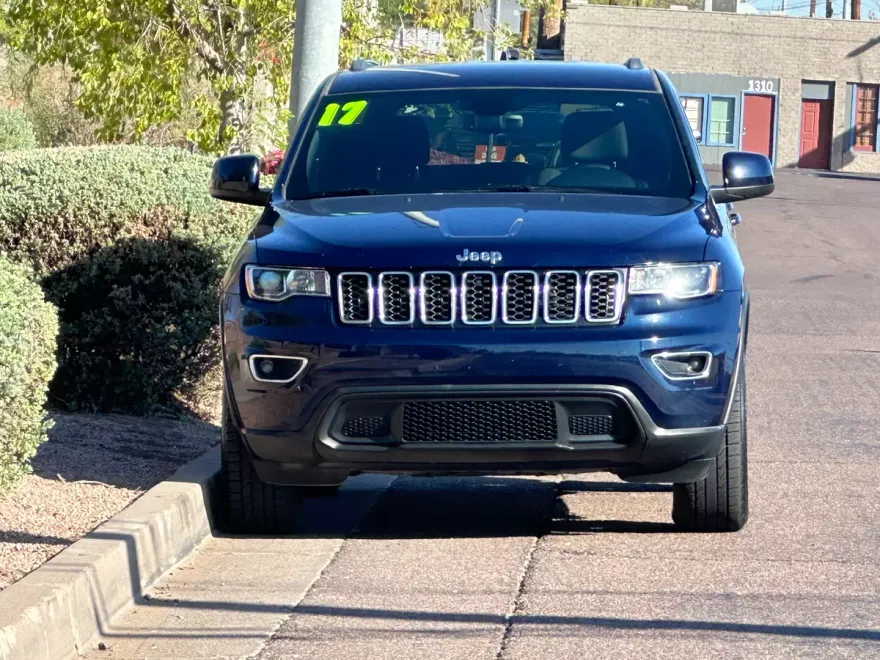 2017 Jeep Grand Cherokee Laredo photo 1