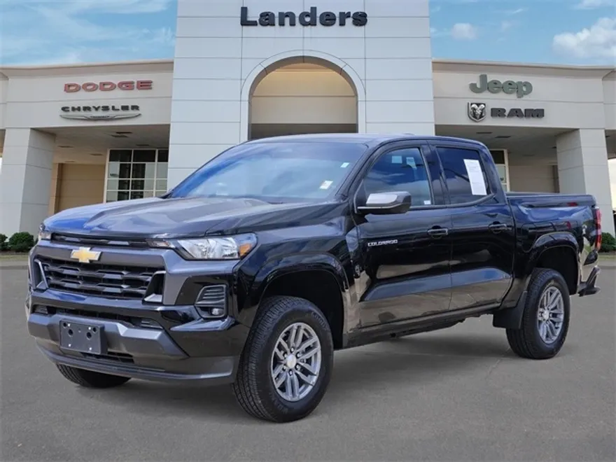 2024 Chevrolet Colorado LT photo 1
