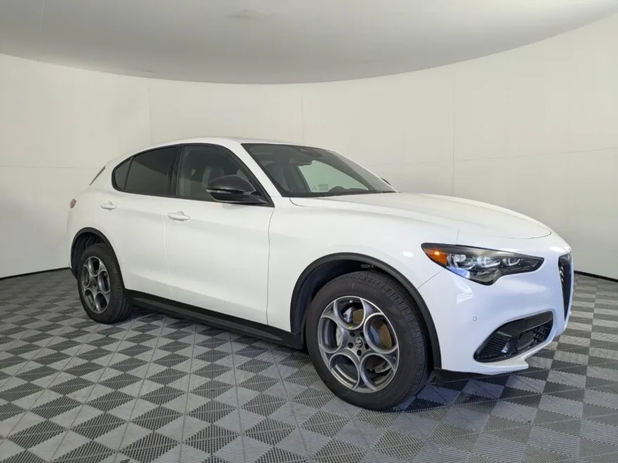 2025 Alfa Romeo Stelvio Sport photo 1