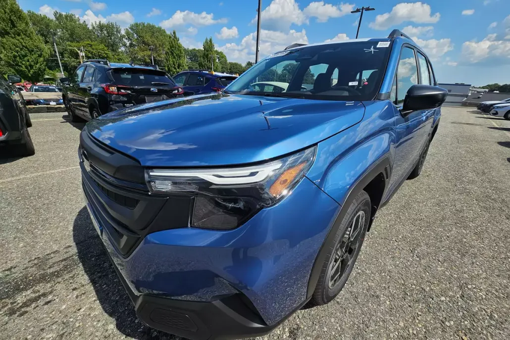 2025 Subaru Forester Base photo 1