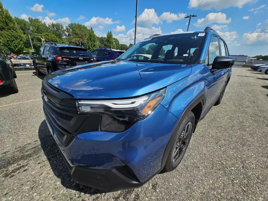 2025 Subaru Forester Base photo 1