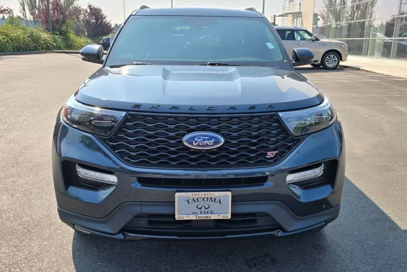 2023 Ford Explorer ST photo 1