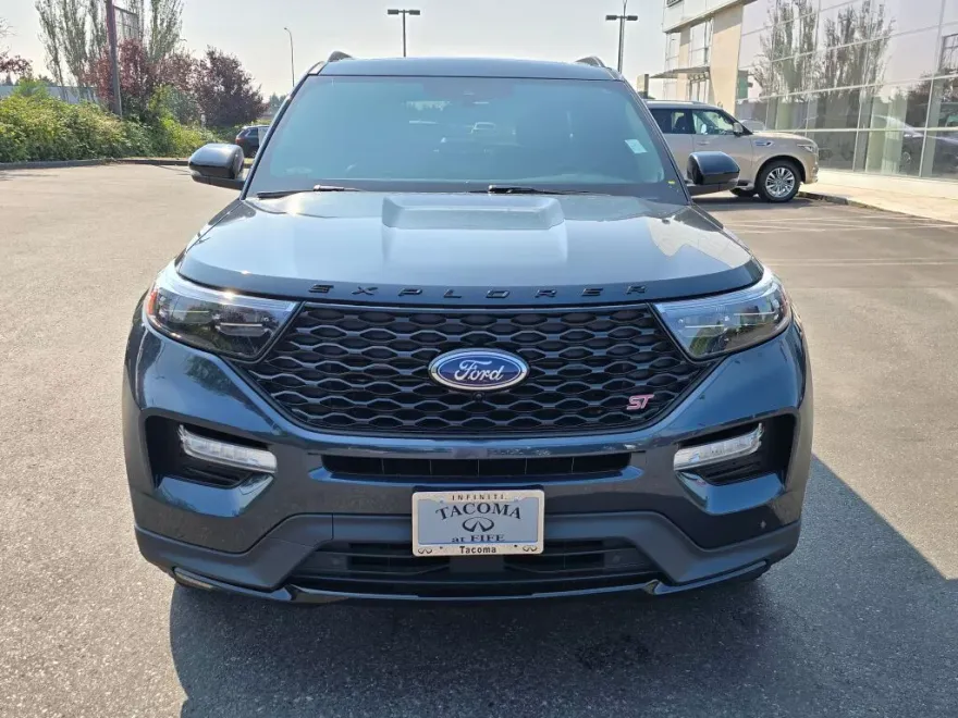 2023 Ford Explorer ST photo 1