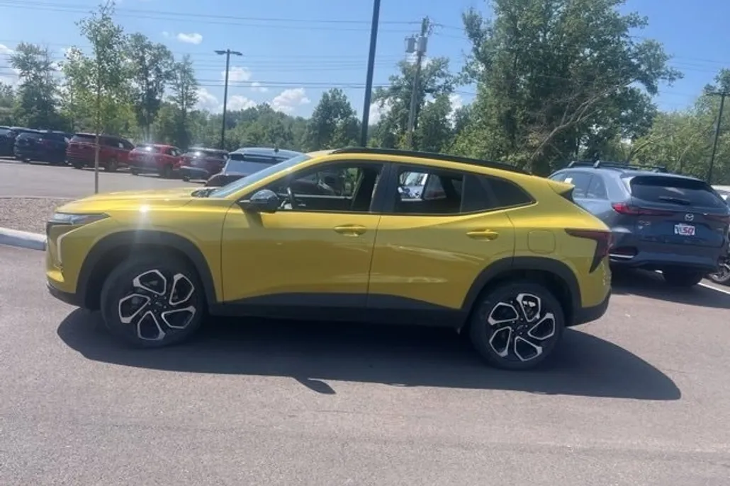 2024 Chevrolet Trax photo 1