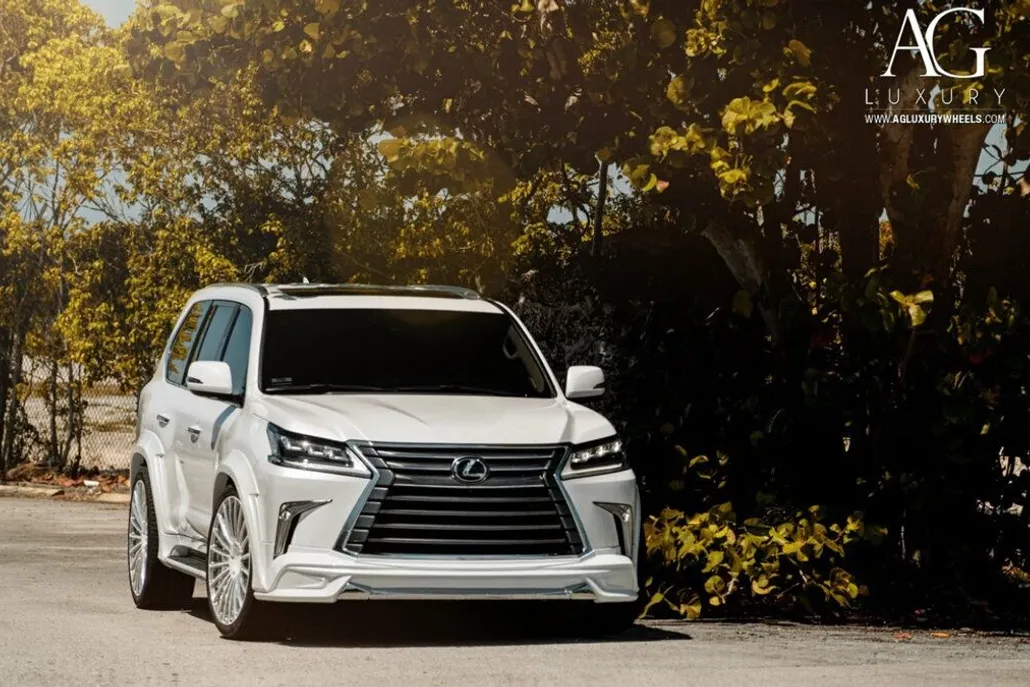 2017 Lexus LX 570 photo 1