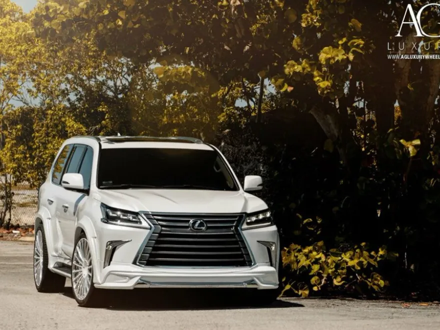 2017 Lexus LX 570 photo 1