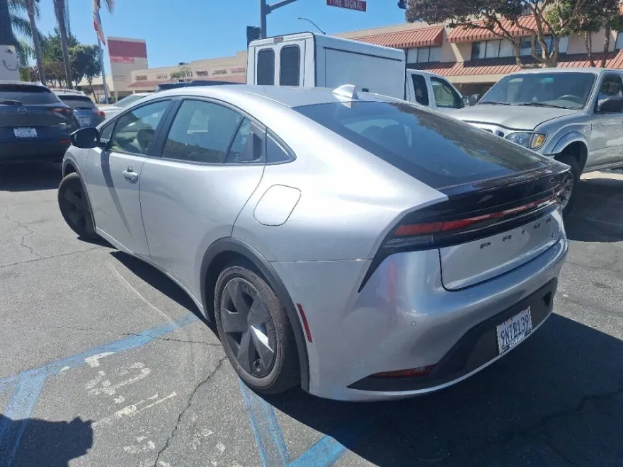 2024 Toyota Prius LE photo 1