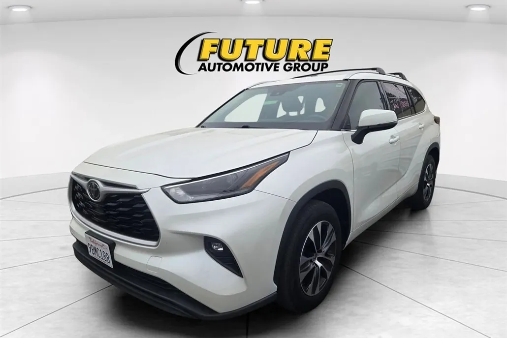 2021 Toyota Highlander XLE photo 1