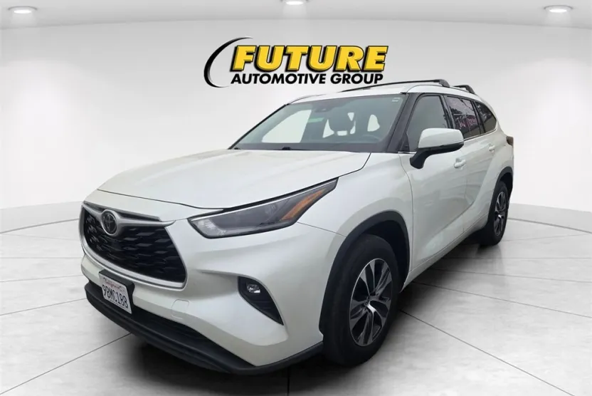 2021 Toyota Highlander XLE photo 1