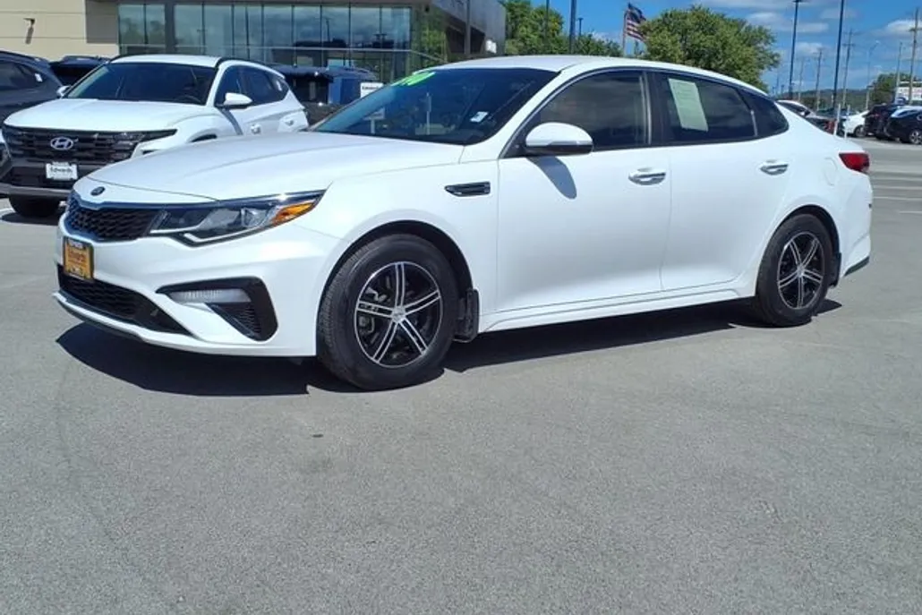 2020 Kia Optima LX photo 1