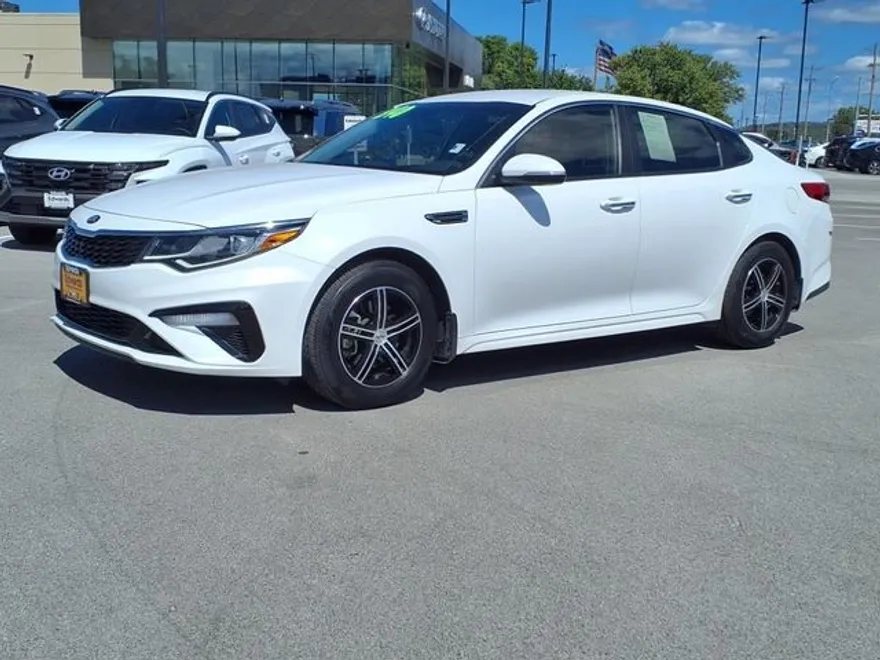 2020 Kia Optima LX photo 1