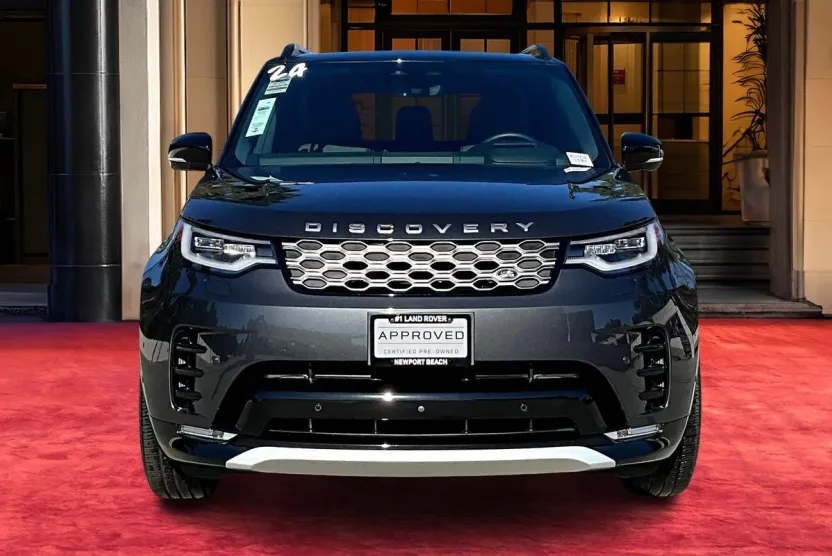 2024 Land Rover Discovery Metropolitan Edition photo 1
