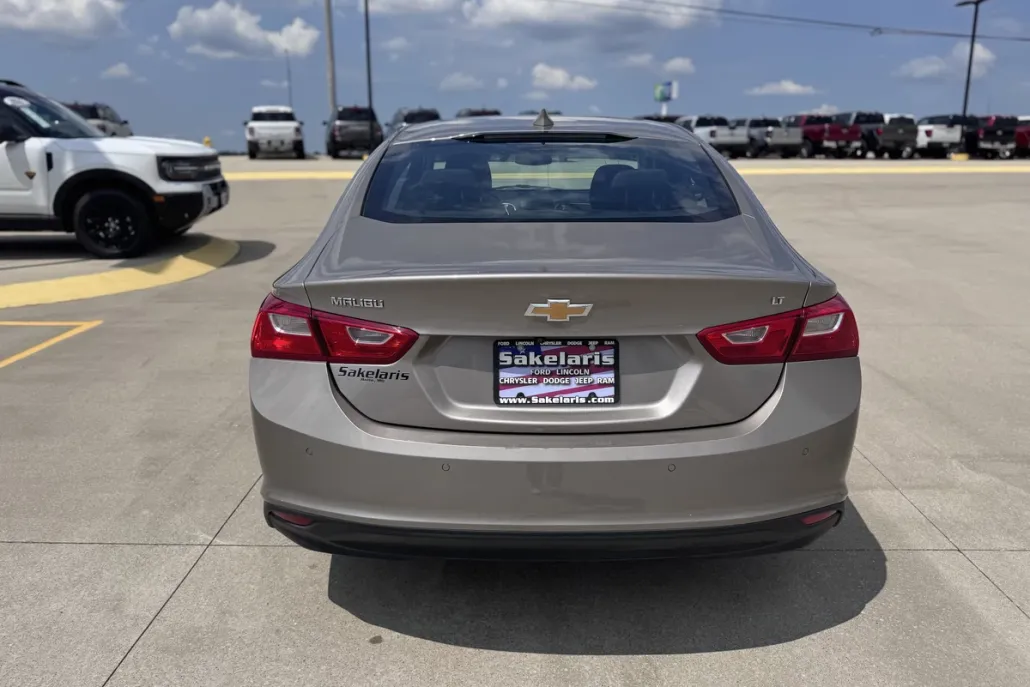 2024 Chevrolet Malibu 1LT photo 1