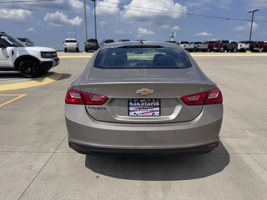 2024 Chevrolet Malibu 1LT photo 1