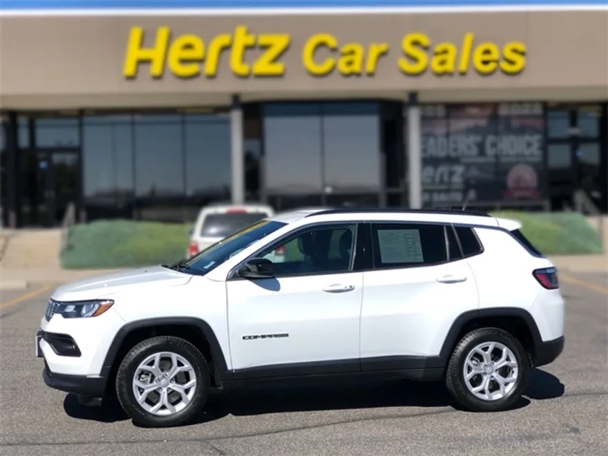 2024 Jeep Compass Latitude photo 1