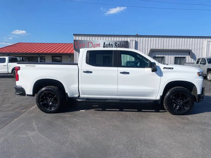 2022 Chevrolet Silverado Trail Boss LT photo 1