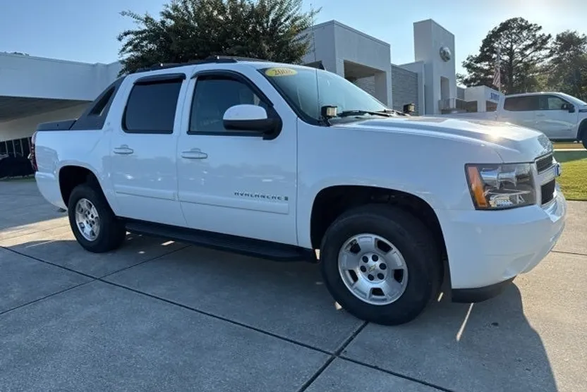 2008 Chevrolet Avalanche LS photo 1