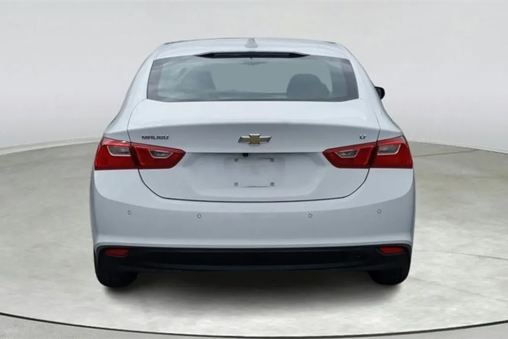 2024 Chevrolet Malibu 1LT photo 1