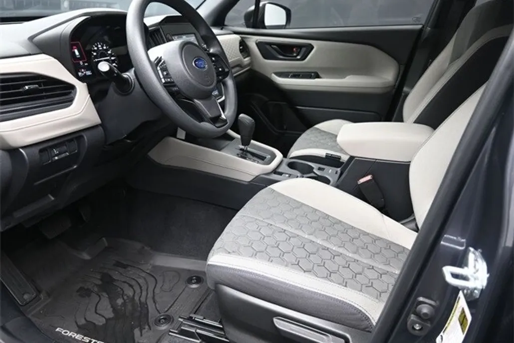 2025 Subaru Forester Base photo 1