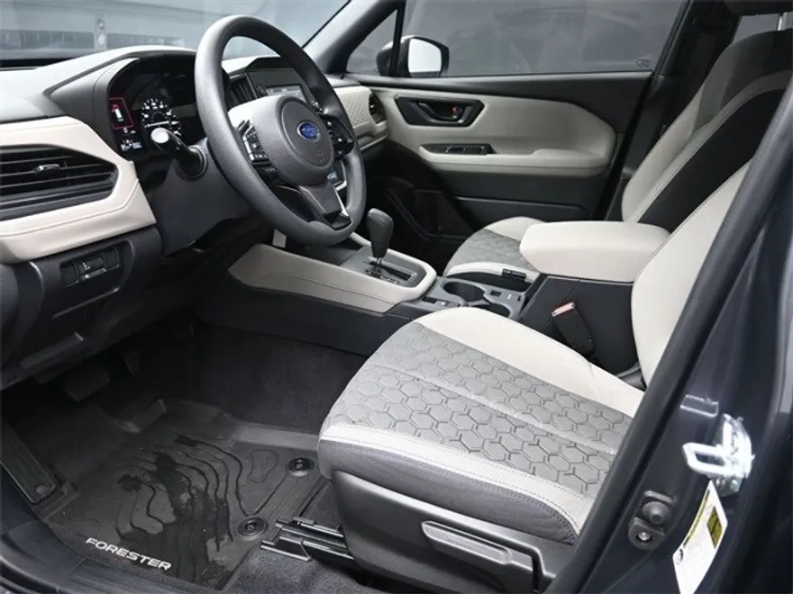 2025 Subaru Forester Base photo 1