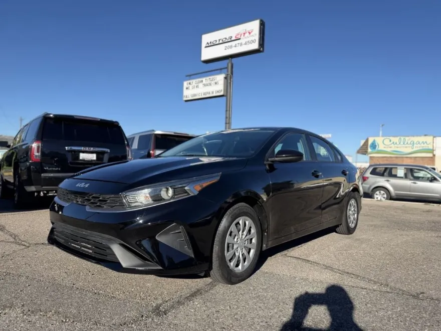 2023 Kia Forte LX photo 1