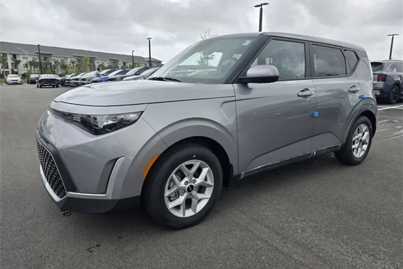 2025 Kia Soul S photo 1