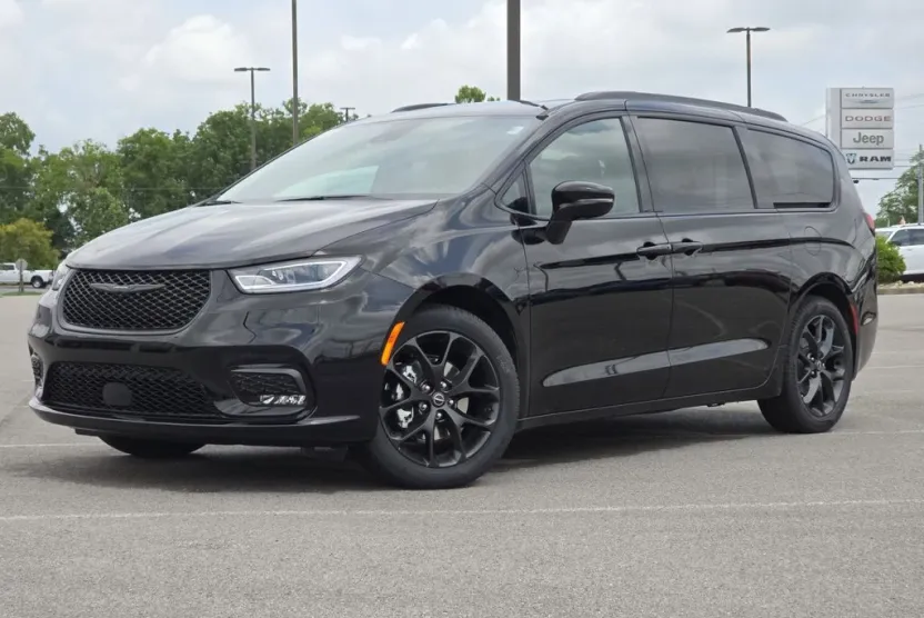 2025 Chrysler Pacifica Limited photo 1