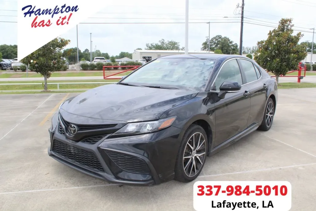 2023 Toyota Camry SE photo 1