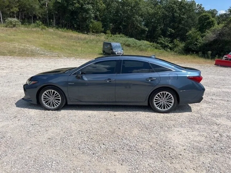 2021 Toyota Avalon Hybrid Limited photo 1