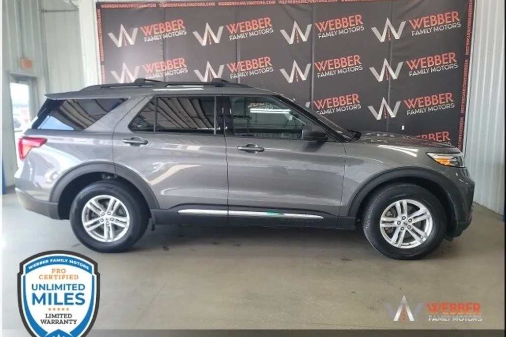 2023 Ford Explorer XLT photo 1