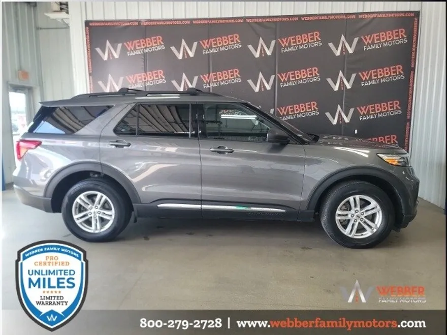 2023 Ford Explorer XLT photo 1