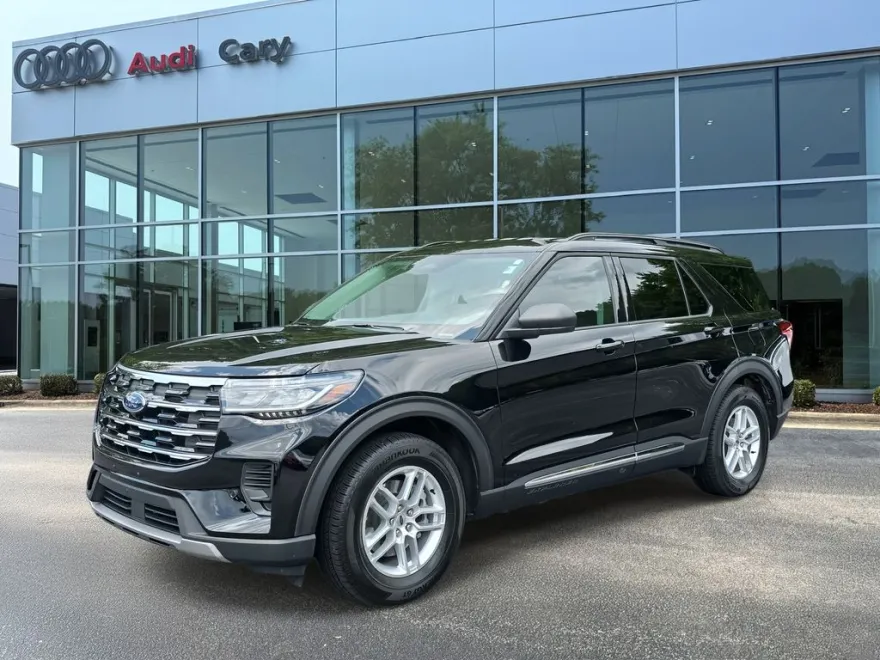 2025 Ford Explorer photo 1