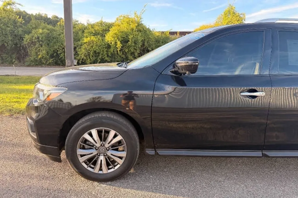 2020 Nissan Pathfinder SL photo 1