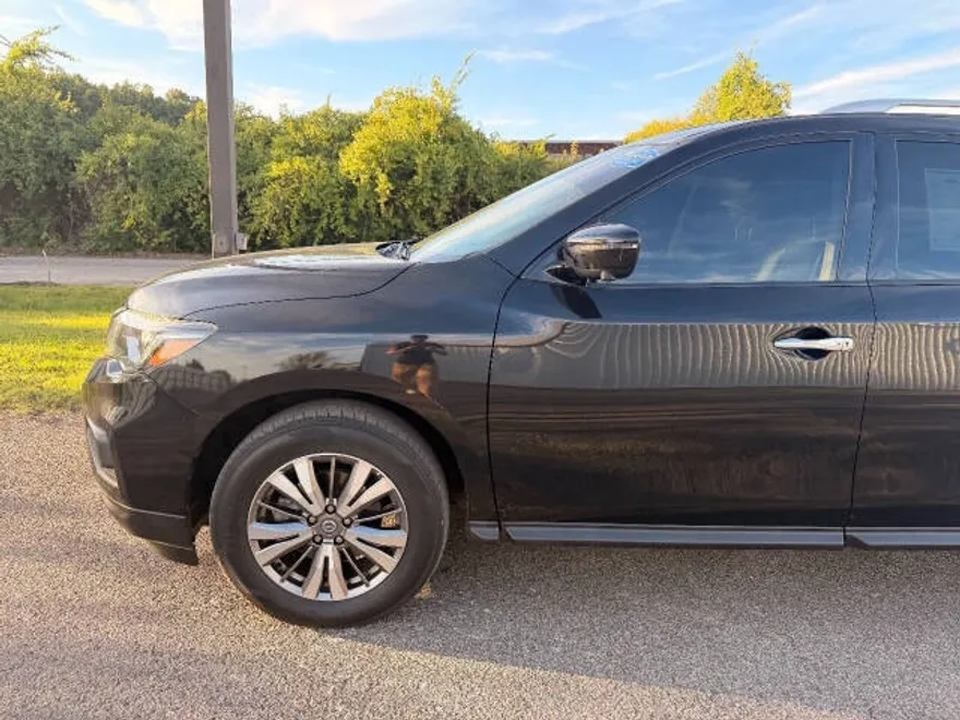 2020 Nissan Pathfinder SL photo 1