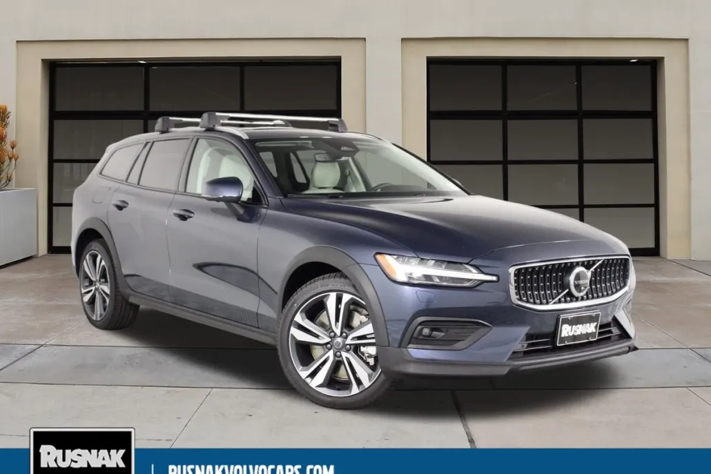 2026 Volvo V60 Cross Country B5 Plus photo 1