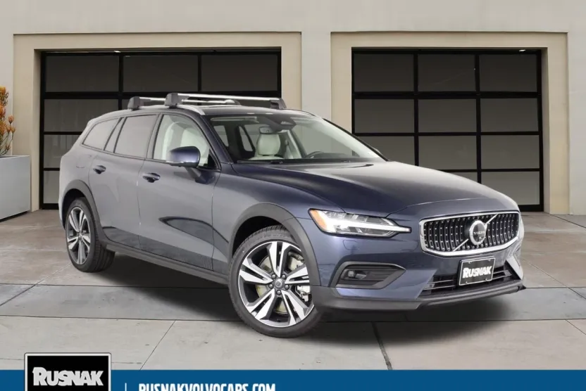 2026 Volvo V60 Cross Country B5 Plus photo 1