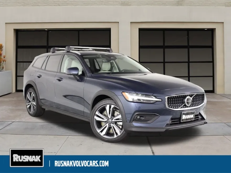 2026 Volvo V60 Cross Country B5 Plus photo 1