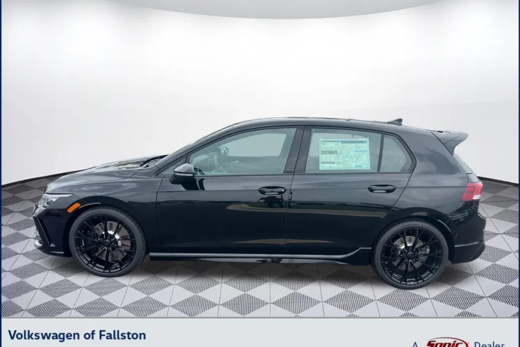 2025 Volkswagen Golf R photo 1