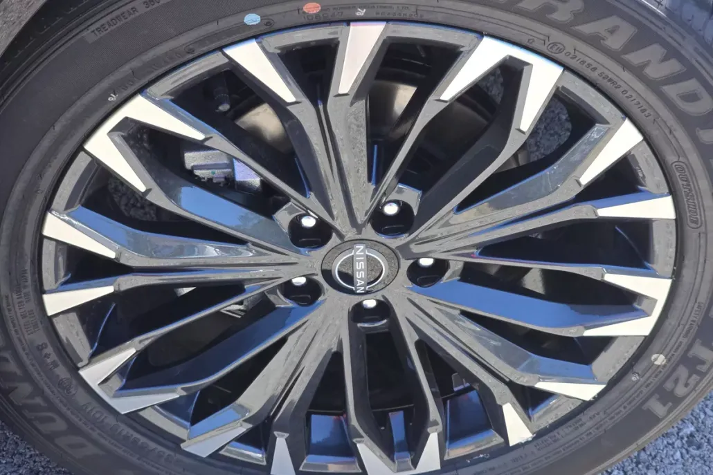 2026 Nissan Rogue Platinum photo 1