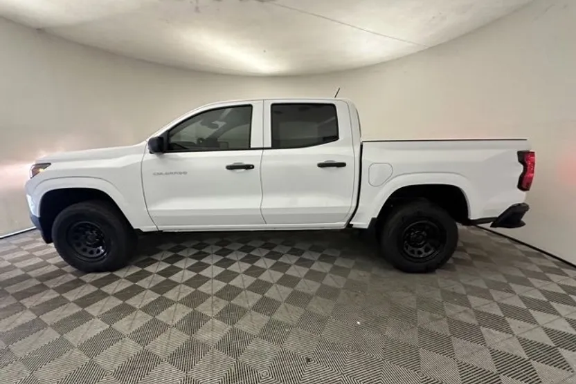 2025 Chevrolet Colorado LT photo 1