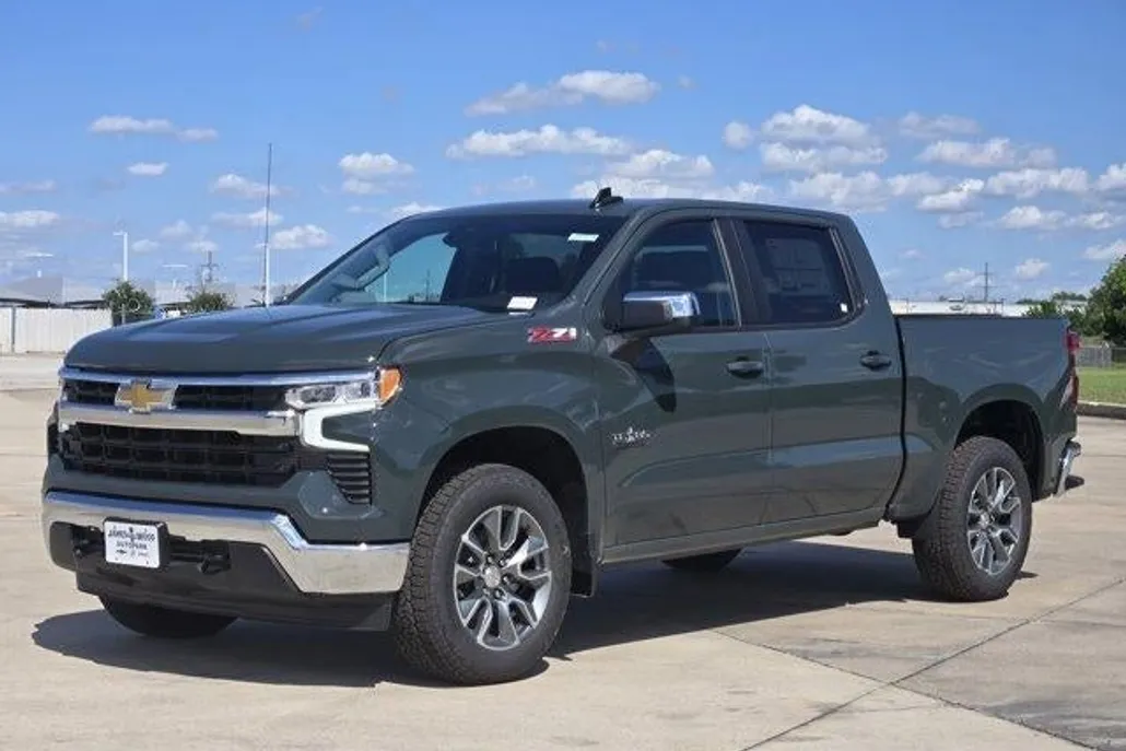 2025 Chevrolet Silverado 1500 LT photo 1