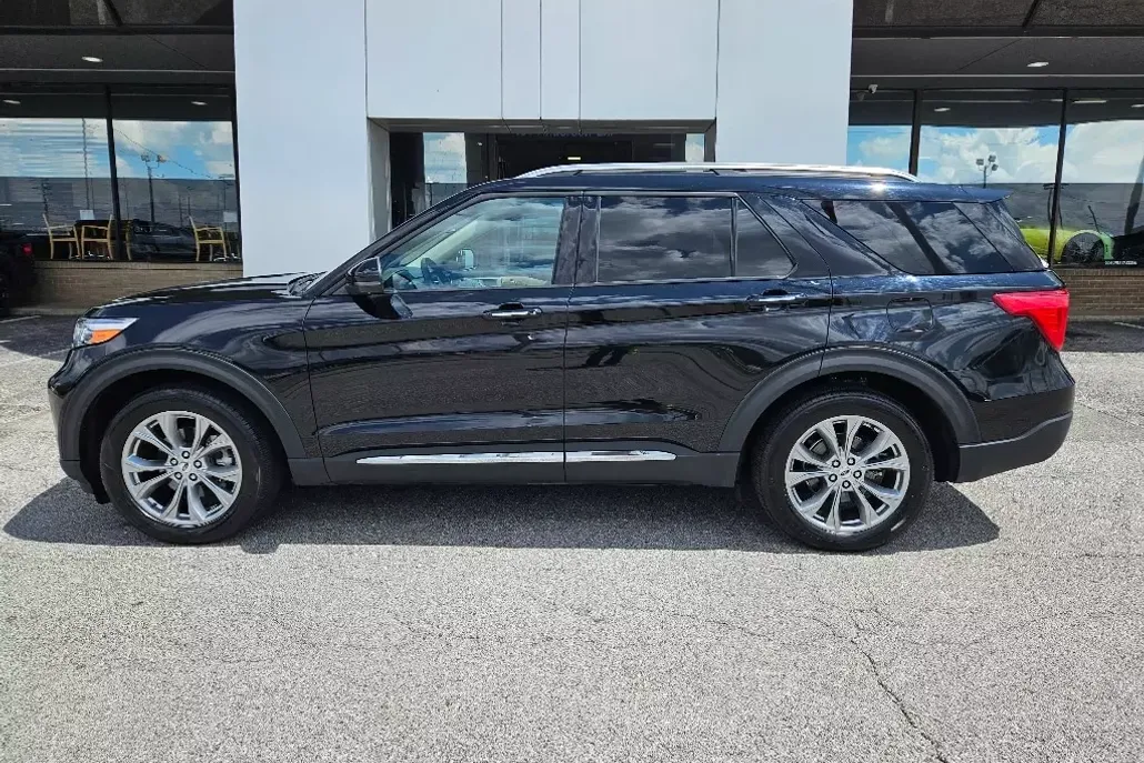 2023 Ford Explorer Limited photo 1