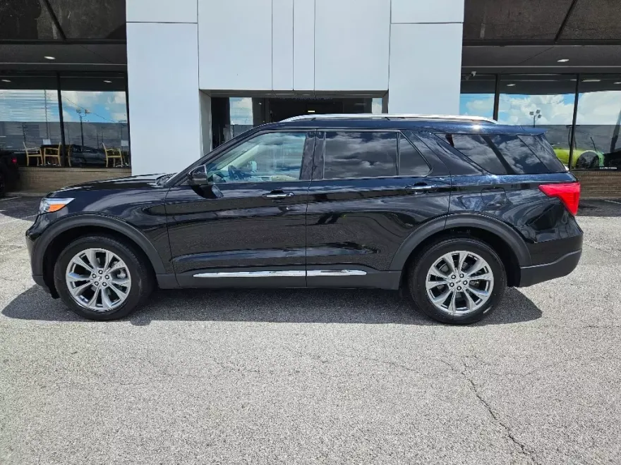2023 Ford Explorer Limited photo 1