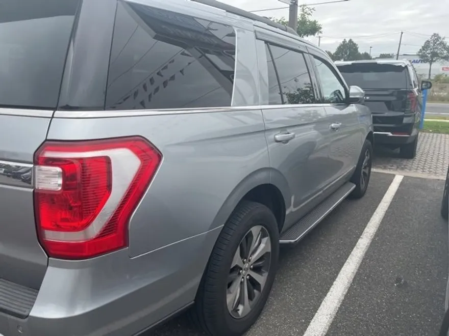 2020 Ford Expedition XLT photo 1