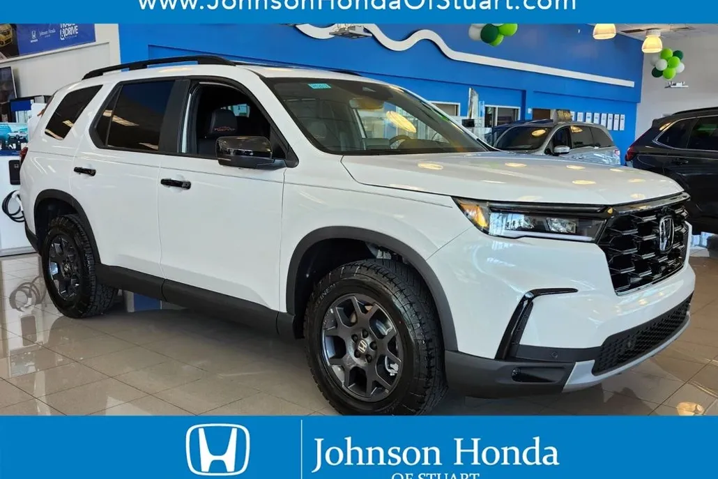 2025 Honda Pilot TrailSport photo 1