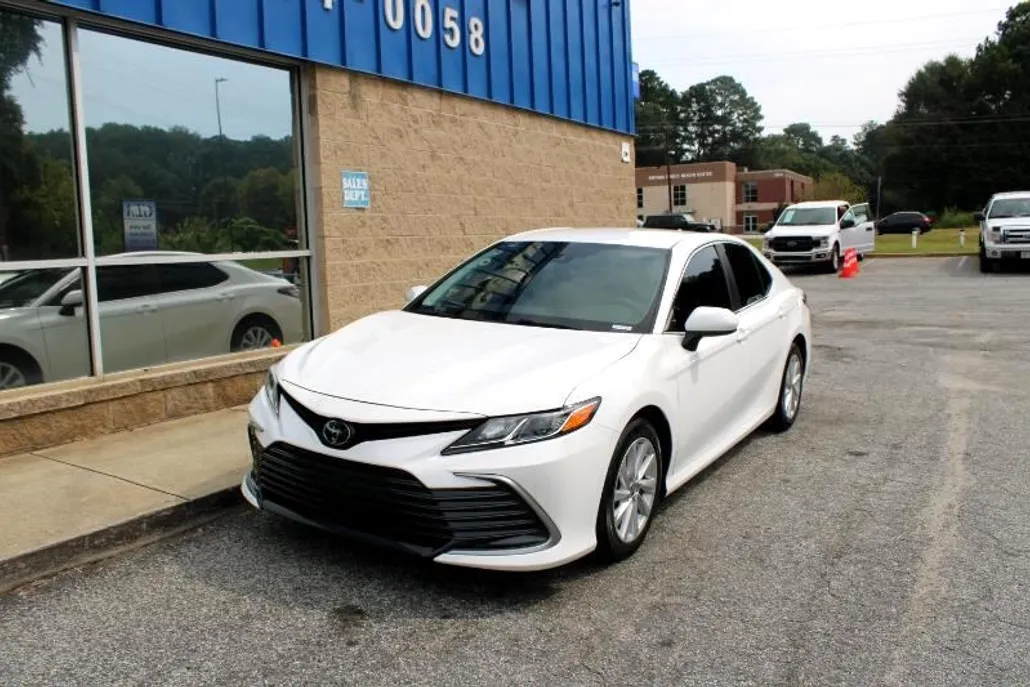 2023 Toyota Camry LE photo 1