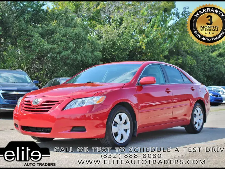 2009 Toyota Camry LE photo 1