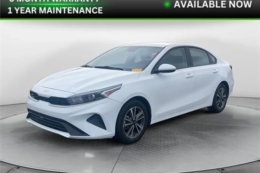 2023 Kia Forte LXS photo 1